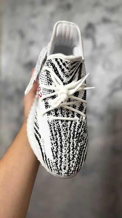 Adidasi Yeezy 350 albi