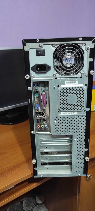 Настолен компютър + Монитор