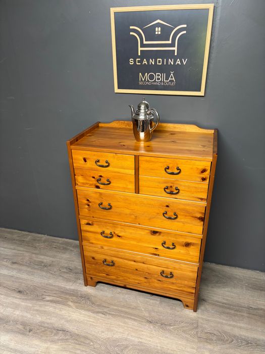 Comoda rășinoase cu sertare