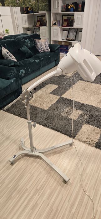 Lampă BIOPTRON profesională cu stativ + set filtre – stare impecabilă.