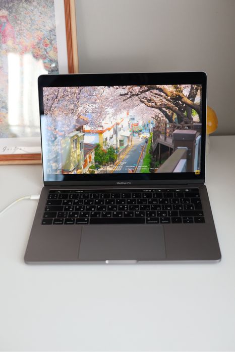 MacBook Pro Touch Bar Retina 2019 i5