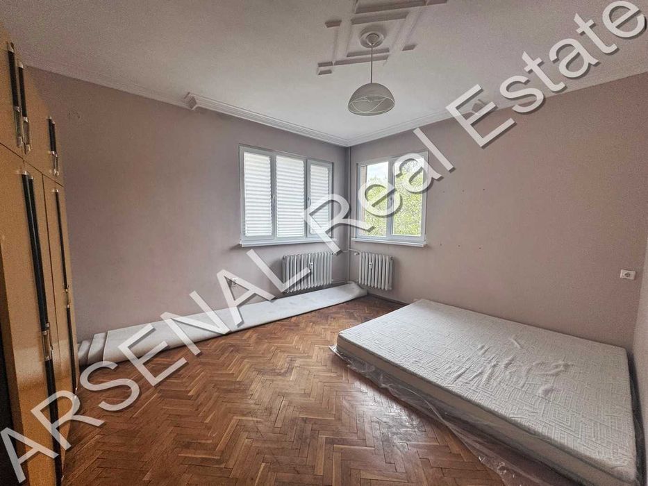 ПРОДАВА СЕ многостаен апартамент, кв. Изток