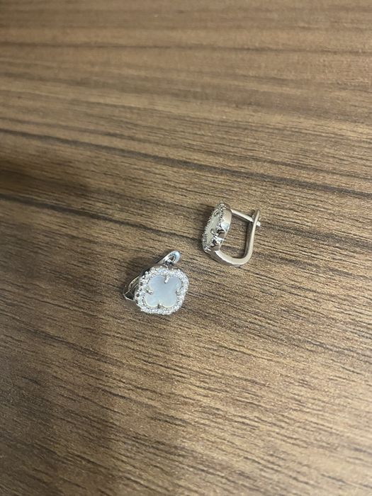 Обеци от сребро.