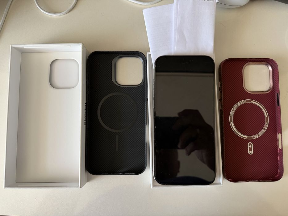Продаётся iPhone 16 Pro Max, 512 ГБ, цвет — серебристый.