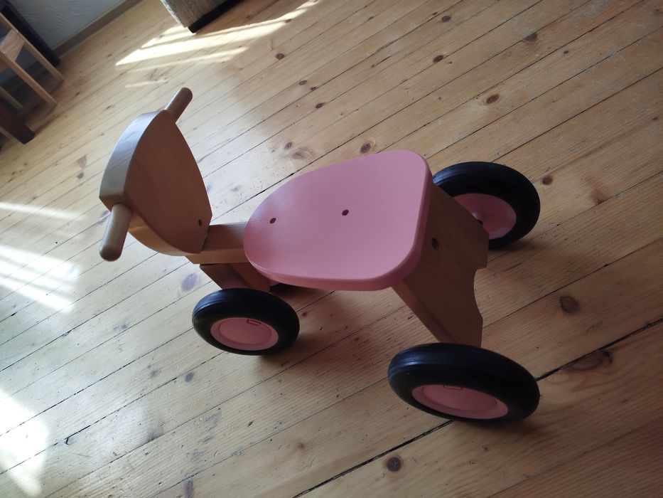 Детско дървено колело за бутане в розово, New classic toys.