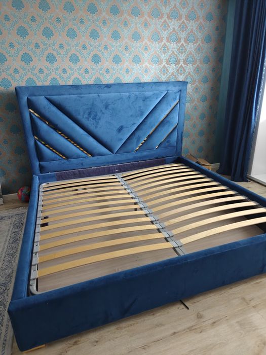 Продам шикарную кровать 2*2 метра