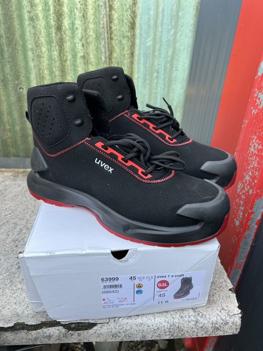 Vand bocanci Uvex marimea 45