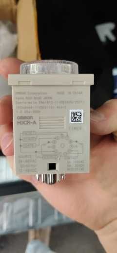 Регулируемое реле времени Omron Размер:
H3CR-A 12-48VDC