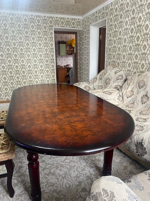 Стол продам стулья в подарок