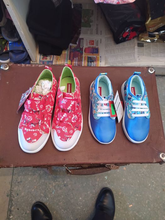 Продам детскии обувь.