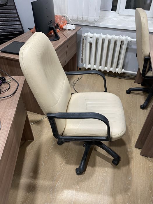 Продам офисные кресла, не новые