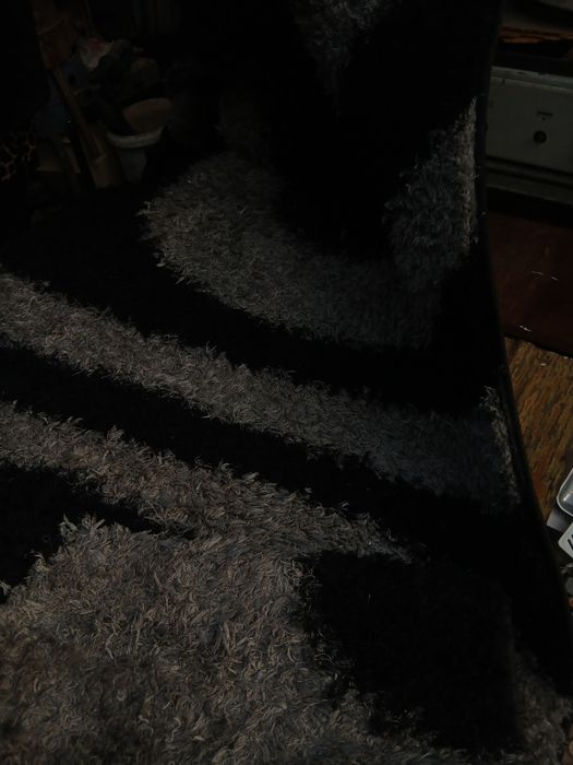 Телевизор LG плоски.