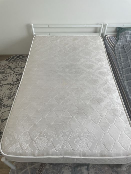 Кровать односпальная с матрасом