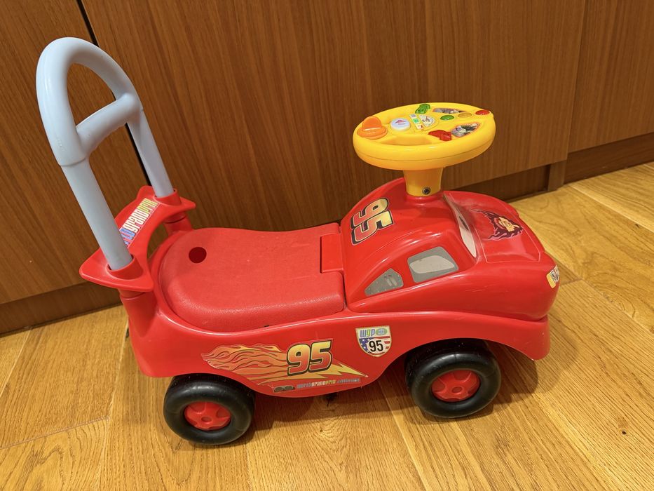 Masina ride-on McQueen