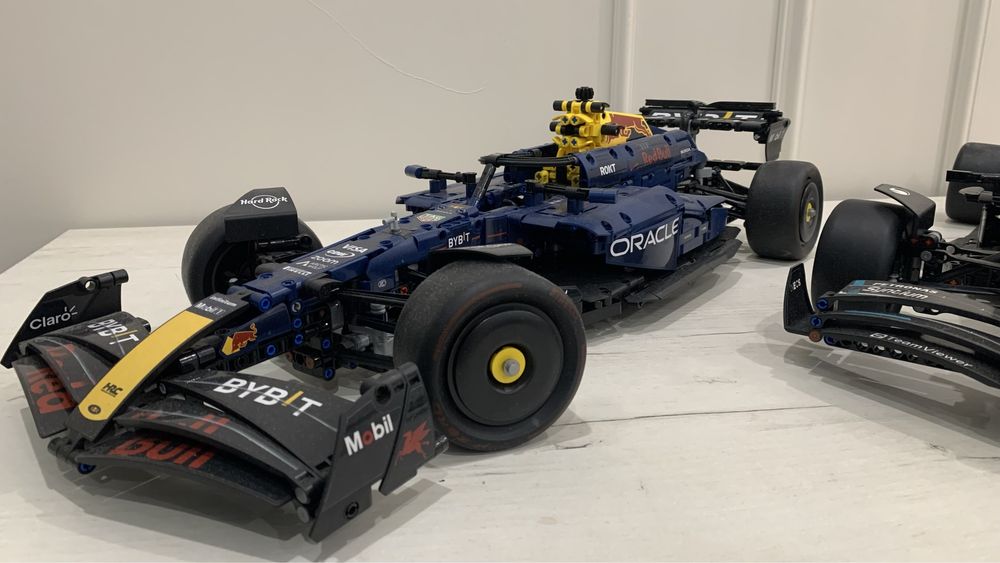 Конструктор Болид Формулы 1 в собранном виде