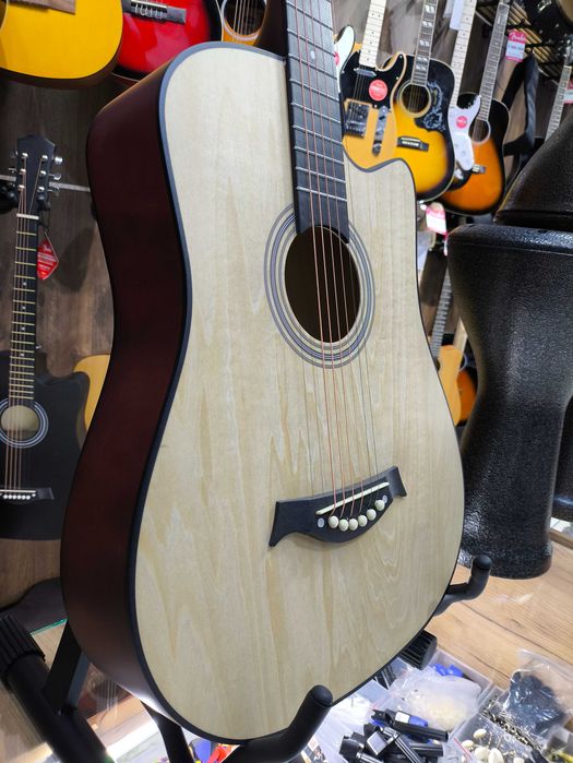 Акустическая гитара