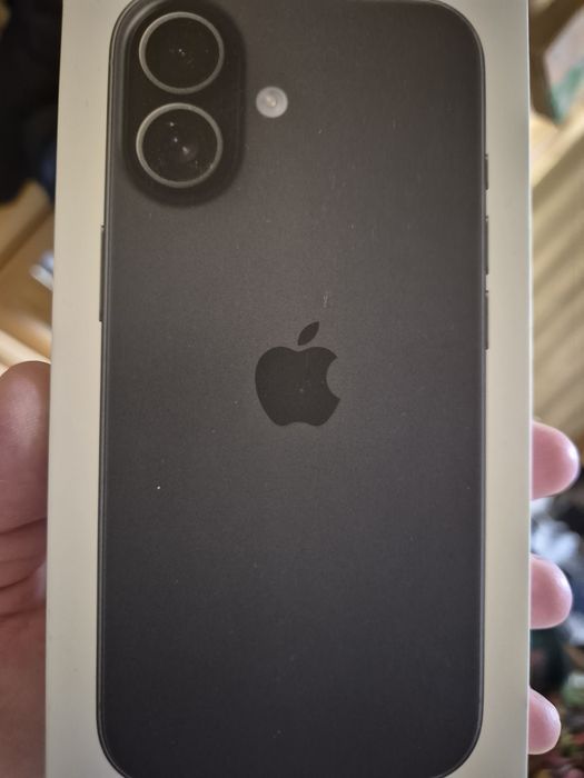 Айфон 17 черен чисто нов