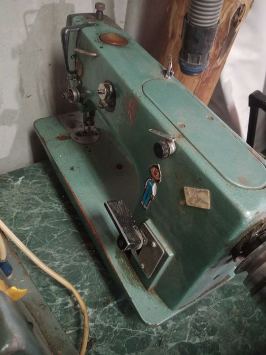 две швейные машинки класс 1022 м