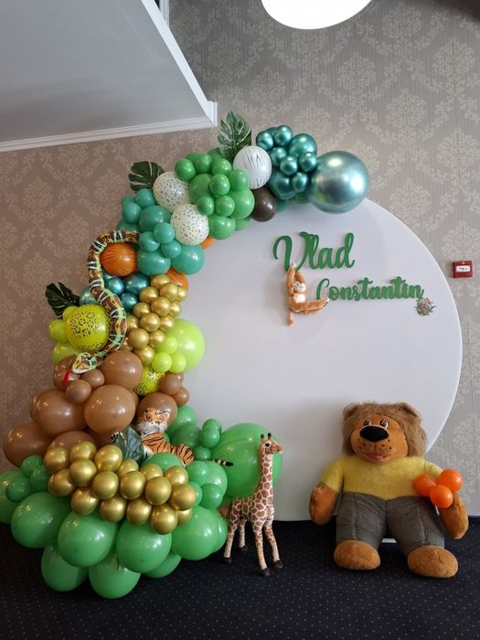 Aranjamente de masa accesorizate cu baloane