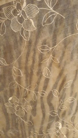 Каре / Тишлайфер с бродерия