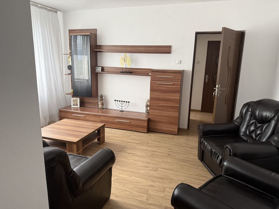 Apartament 2 camere, semidecomandat, poziție excelentă (la șosea)