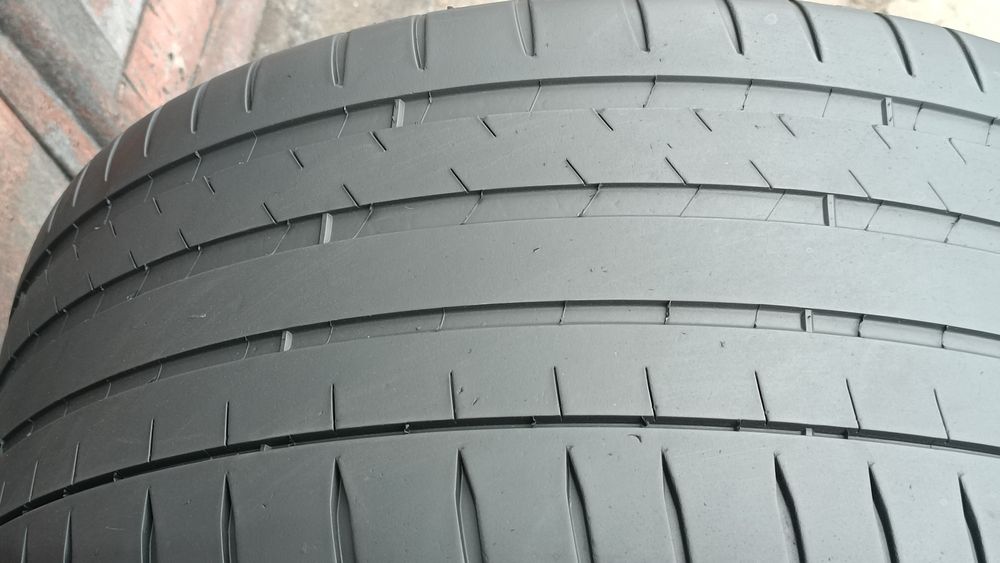 255/30/20 Michelin