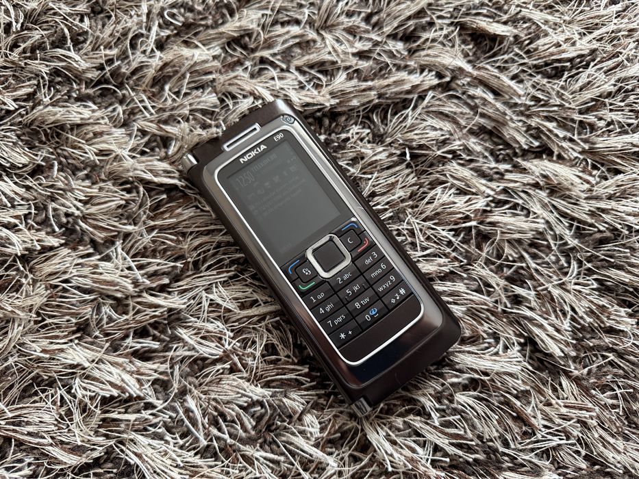 Nokia  E90 Comunicator in stare foarte buna!De colectie!