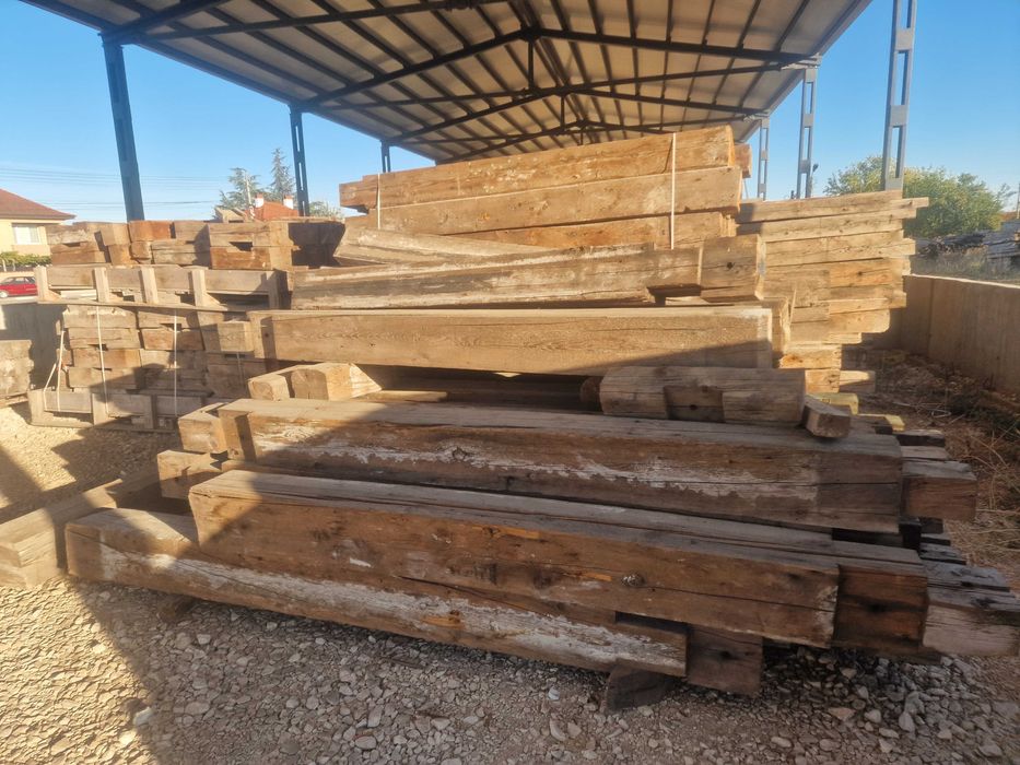 7 метра греди за продажба- 100 годишни. Стари дървени греди.