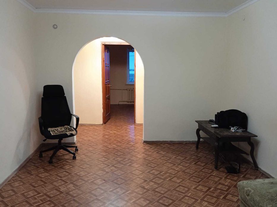 продается 3 ком кв  р-н Казахстан