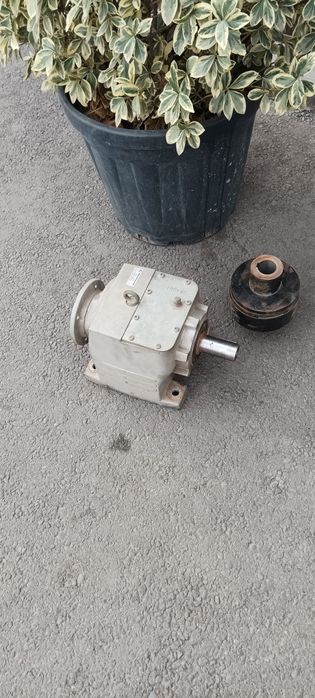 Всё что фото в наличии в складе  4 двигатель  3 фазный произ России.