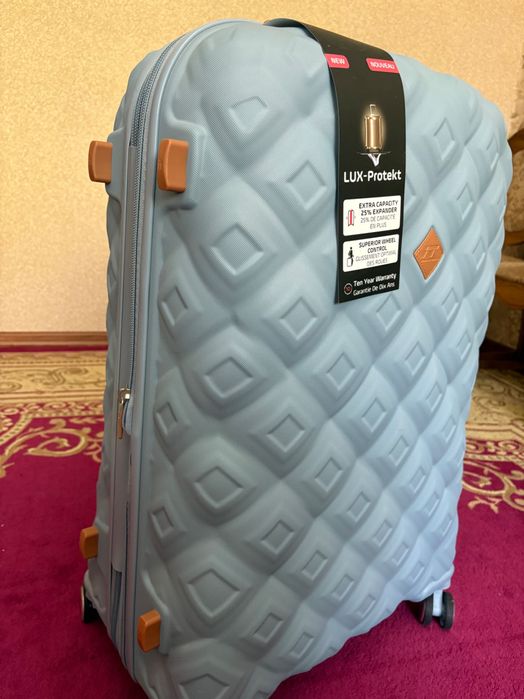 Чемодан на колесах L, объём 135 л.