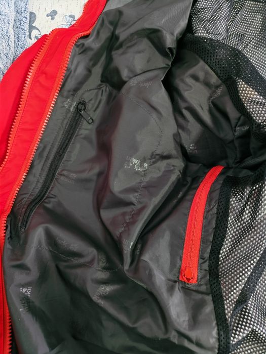 Jack Wolfskin impecabilă