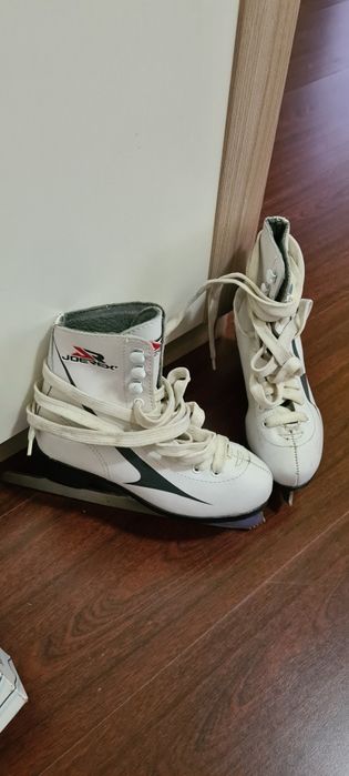 Коньки новые,для девочек