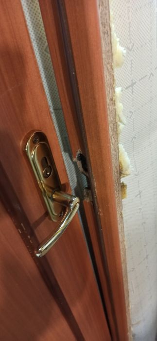 Деревянная дверь