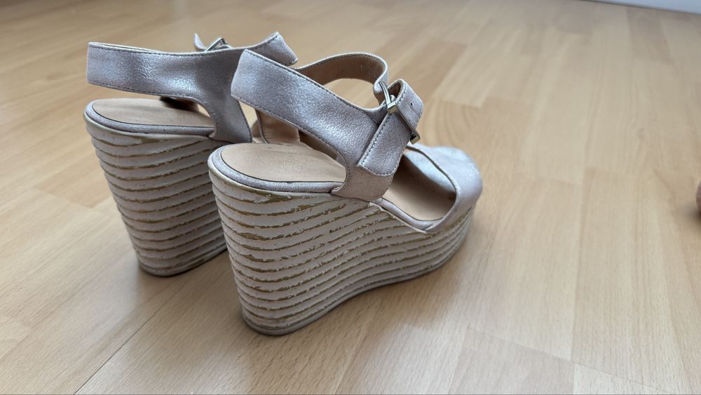 Босоножки на платформе