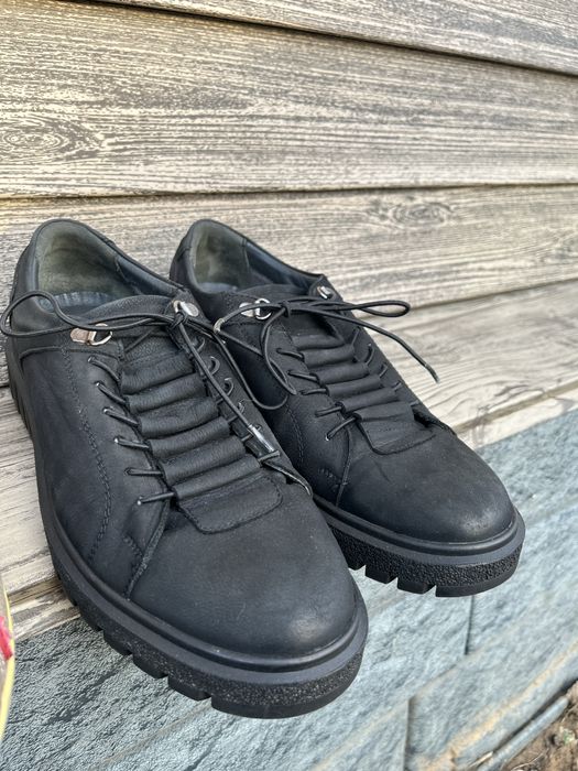 Продам три пары кроссовок!