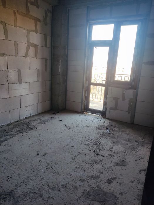 Tez va arzon narxda 5 etajdan 2 xonalik sotiladi