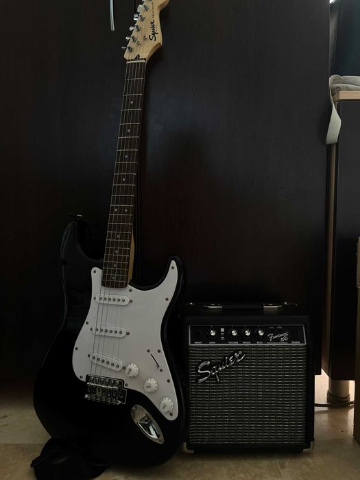 Chitară electrică Squier by Fender + amplificator Frontman 10G