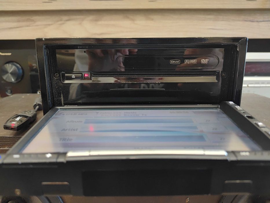 Мултимедия Clarion MAX688RBT