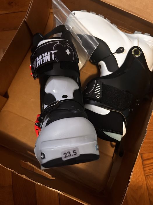 Clapari schi turã Movement