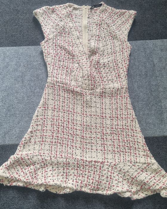 Летни топове и рокля