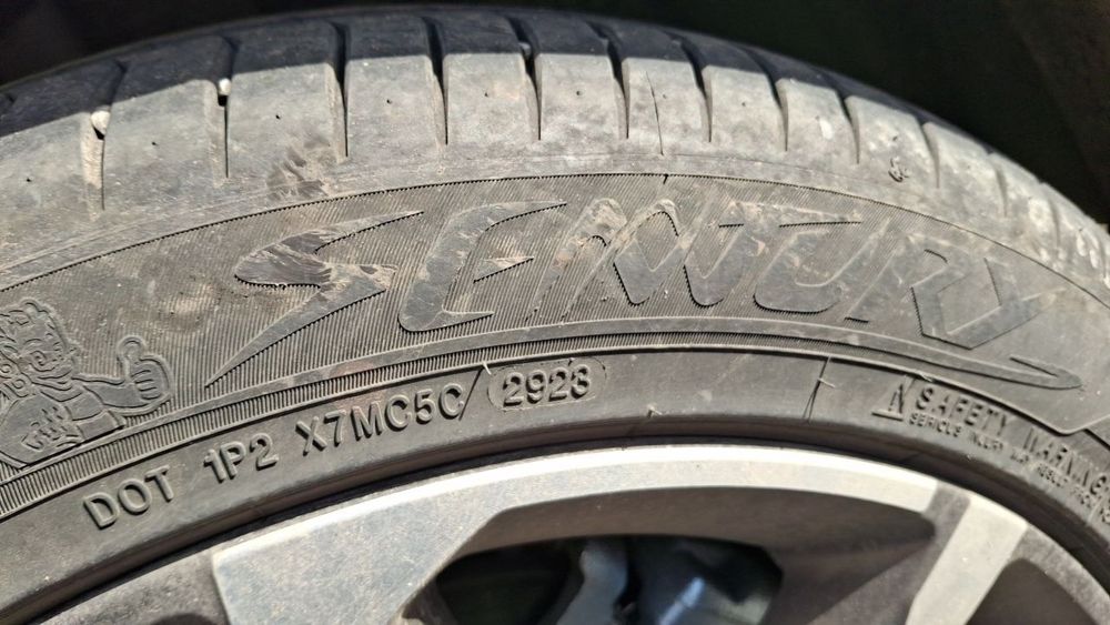 235/45R18 заводские шины от AION