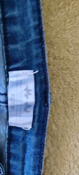 Blugi mărimea 44 dar merg pentru 42.