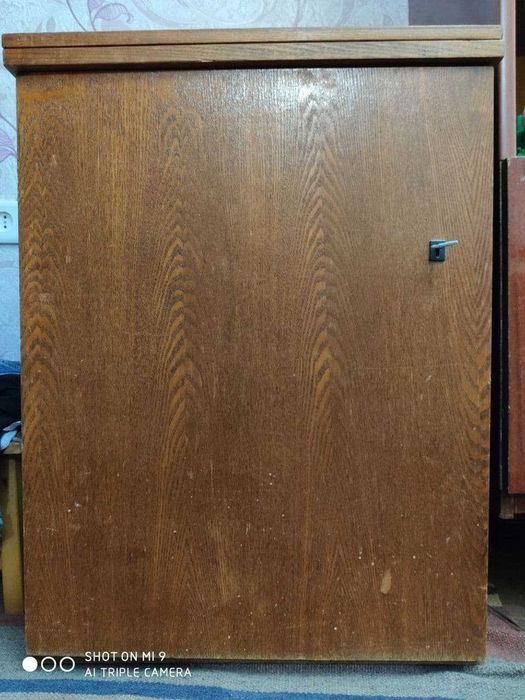 Продаю ножную швейную машинку