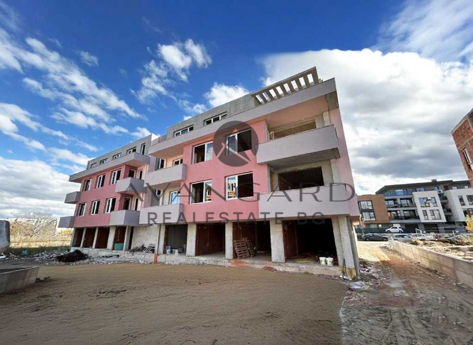 Продава се Тристаен апартамент в Пловдив, Остромила - 189 кв.м за 323 €/кв.м - Снимка #2