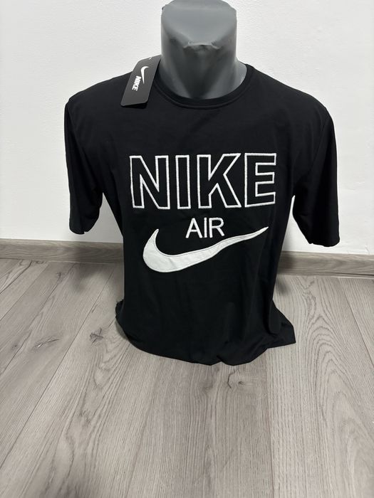 Vesta nike de barbati + tricou gratis