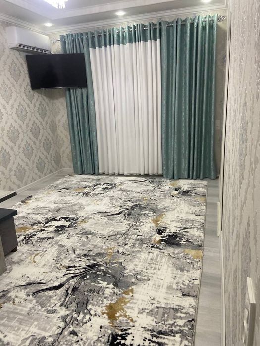 Чилонзор 2 хона 3 клинган. 4 чи этаж 500.у.е. +маклер