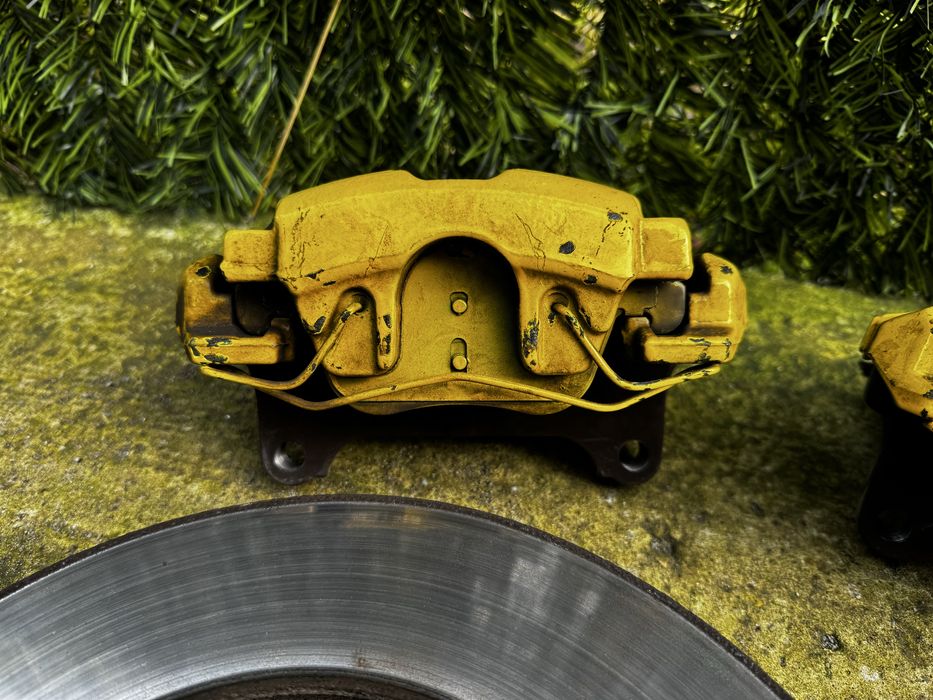 Предни дискове и спирачни апарати от ауди б8.5