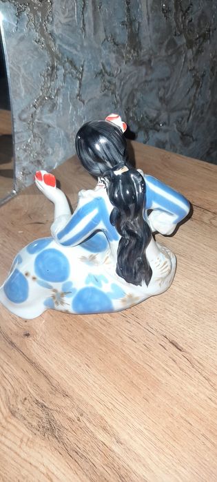 Фарфор статуэтка без сколов