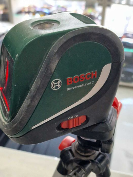 Лазерен нивелир BOSCH UniversalLevel 2 със статив